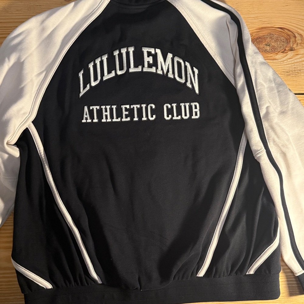 NWT $168 lululemon Scuba Oversized Collegiate Jacket
Graphic M/L - Picture 10 of 10